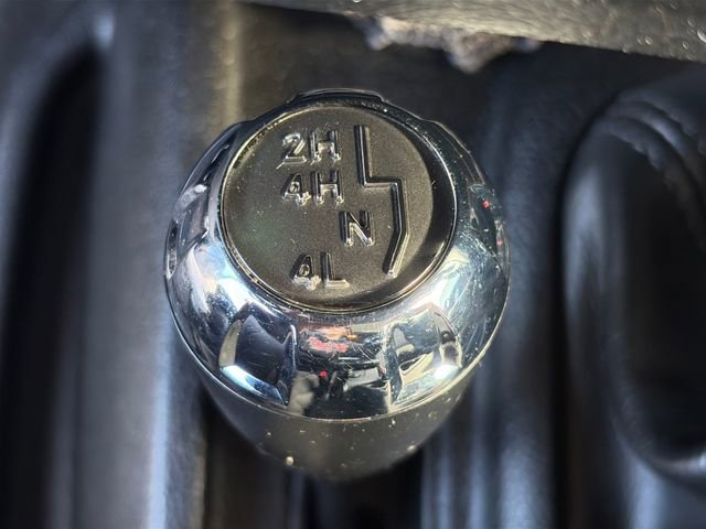 Used 2012 Jeep Wrangler Unlimited Rubicon w/ Connectivity Group image 33