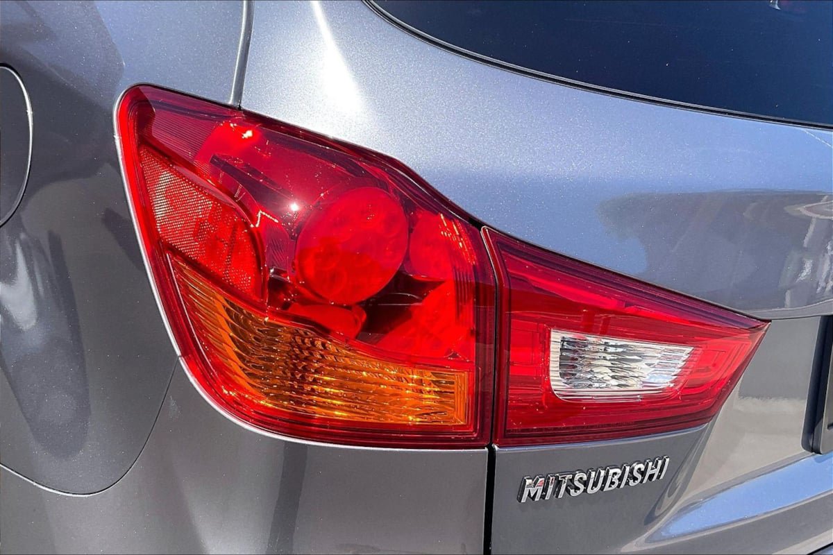 Used 2017 Mitsubishi Outlander Sport ES FWD image 27