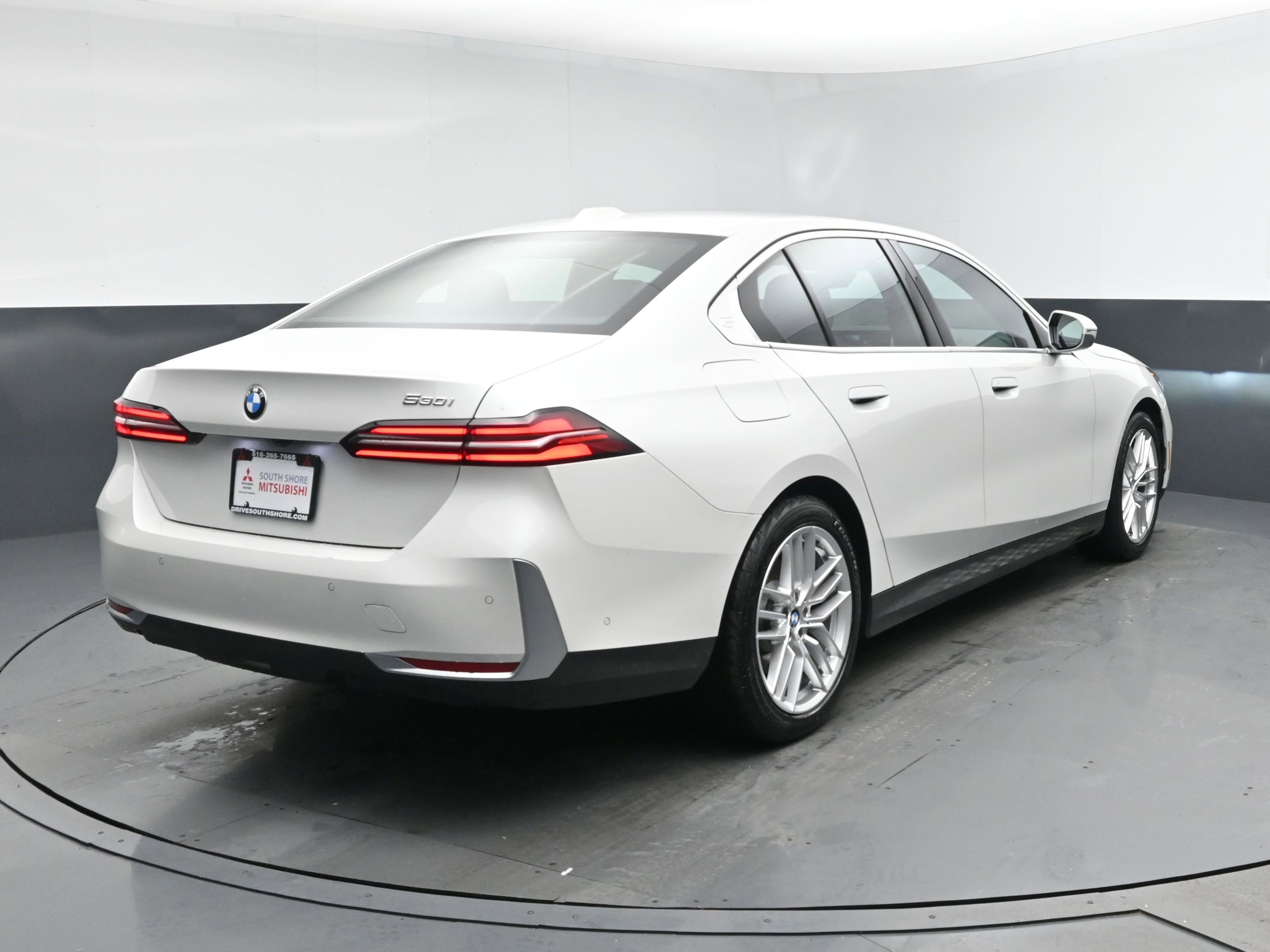 Used 2025 BMW 530i RWD image 21