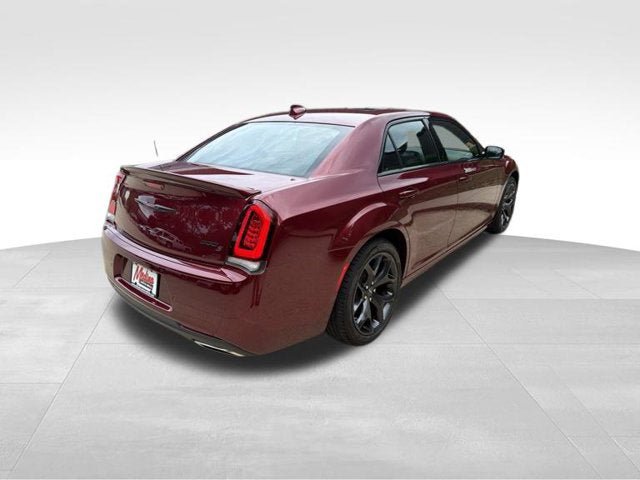 Used 2023 Chrysler 300 S w/ Comfort Group RWD image 4