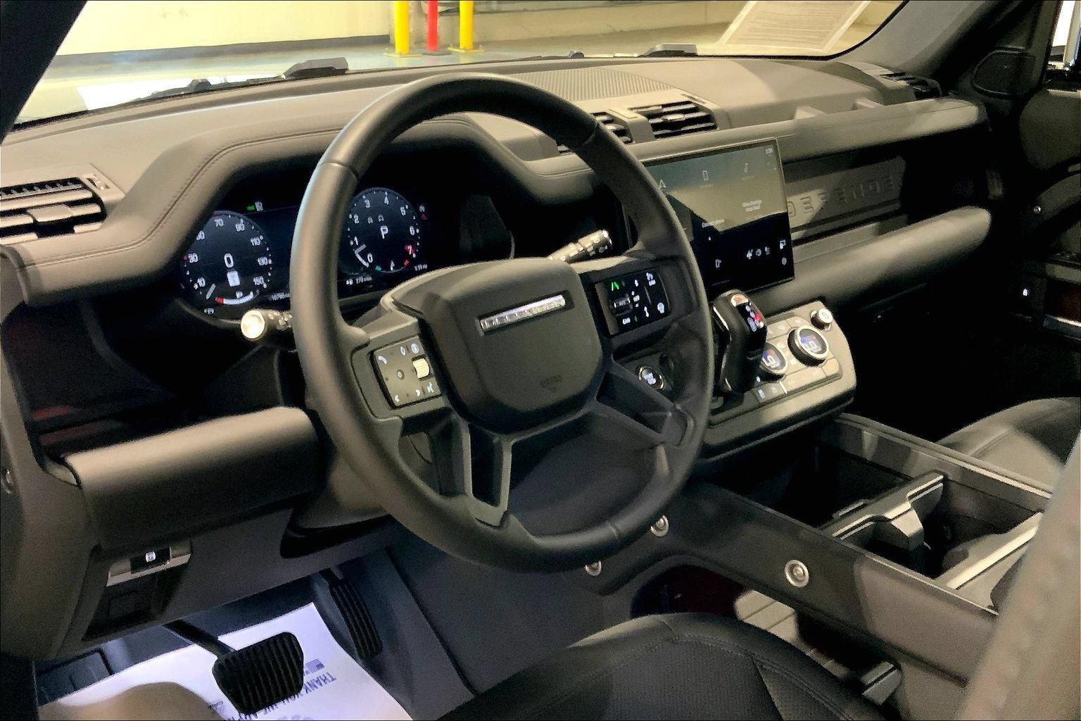 Certified 2025 Land Rover Defender 110 X-Dynamic SE AWD/4WD image 17