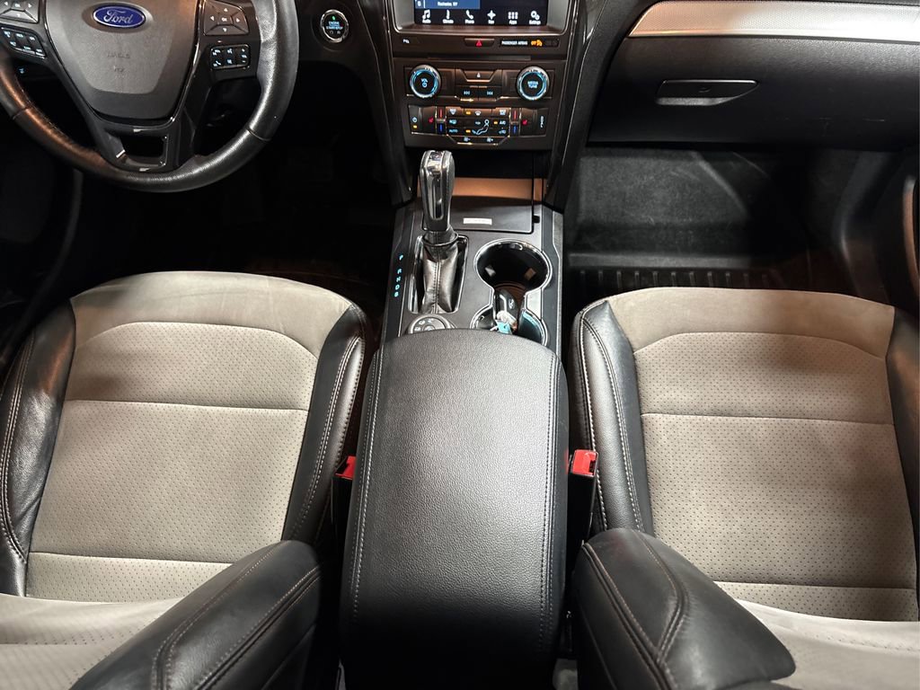 Used 2017 Ford Explorer XLT w/ Equipment Group 202A image 22