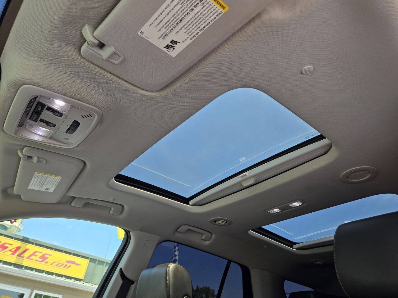 Used 2019 Chevrolet Traverse LT FWD image 31