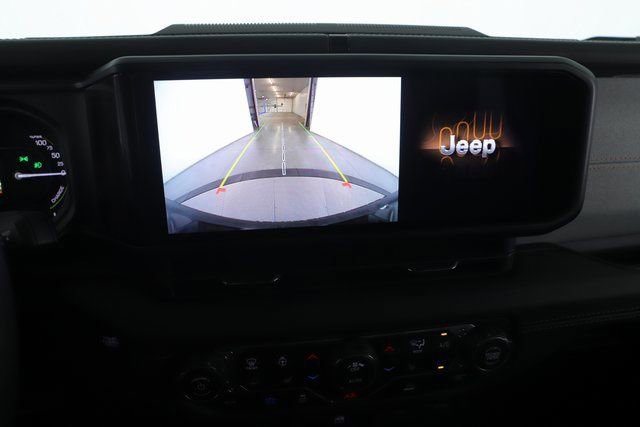 Used 2025 Jeep Wrangler Unlimited Sahara image 22