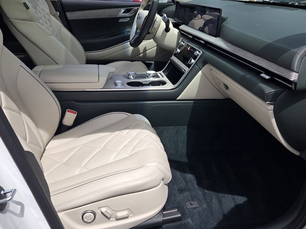 Used 2025 Genesis GV80 3.5T Prestige image 16
