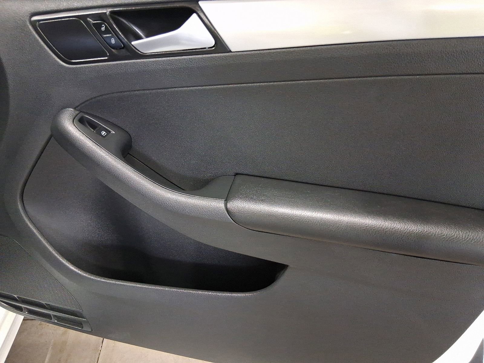 Used 2018 Volkswagen Jetta SEL FWD image 18