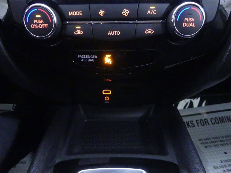 Used 2017 Nissan Rogue SV AWD/4WD image 13