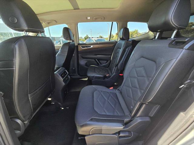 Used 2024 Volkswagen Atlas SE FWD image 17