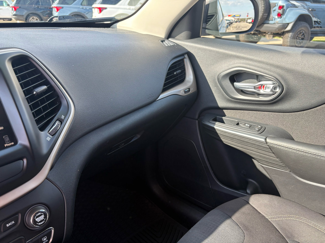 Used 2016 Jeep Cherokee Latitude image 22