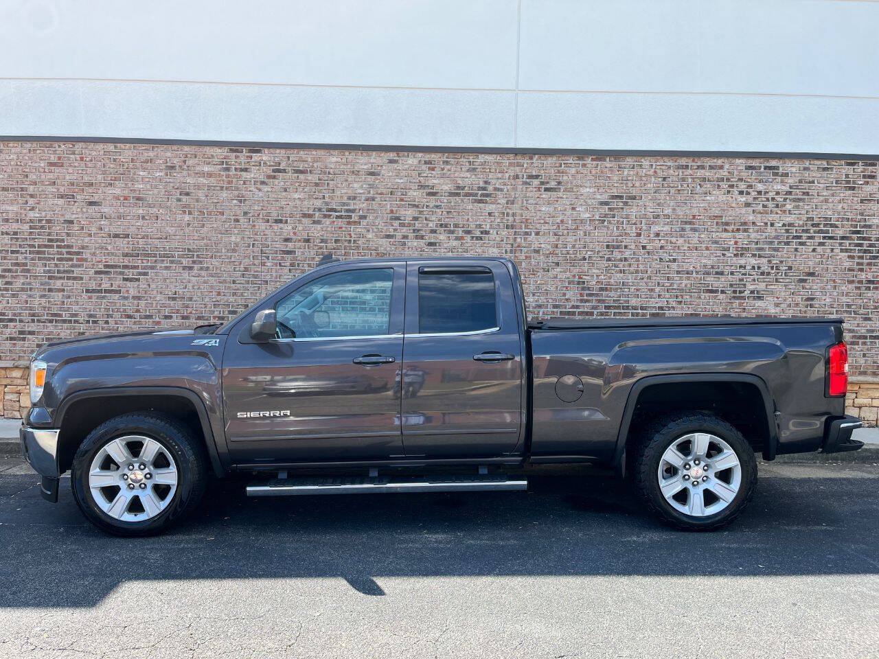 Used 2015 GMC Sierra 1500 SLE w/ SLE Value Package AWD/4WD image 2