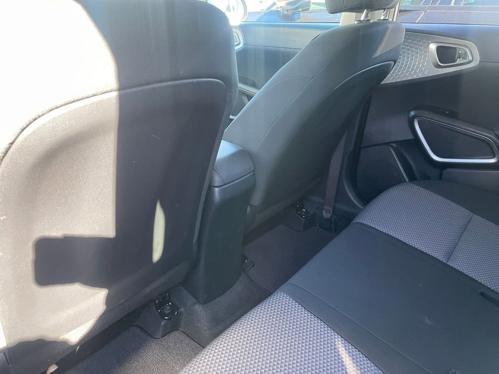 Used 2025 Kia Soul LX w/ LX Technology Package image 24