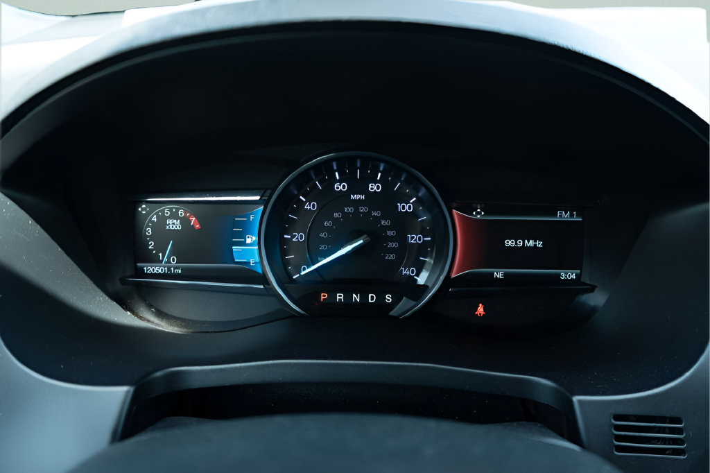 Used 2018 Ford Explorer XLT w/ Equipment Group 201A FWD image 25