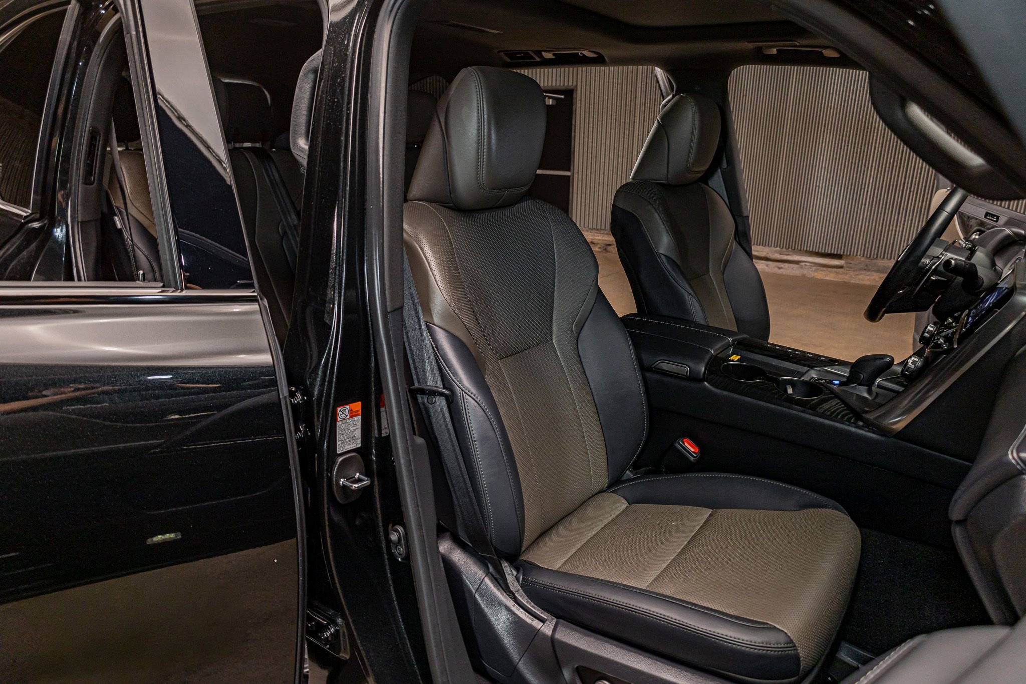 Used 2025 Lexus LX 700h Overtrail AWD/4WD image 29