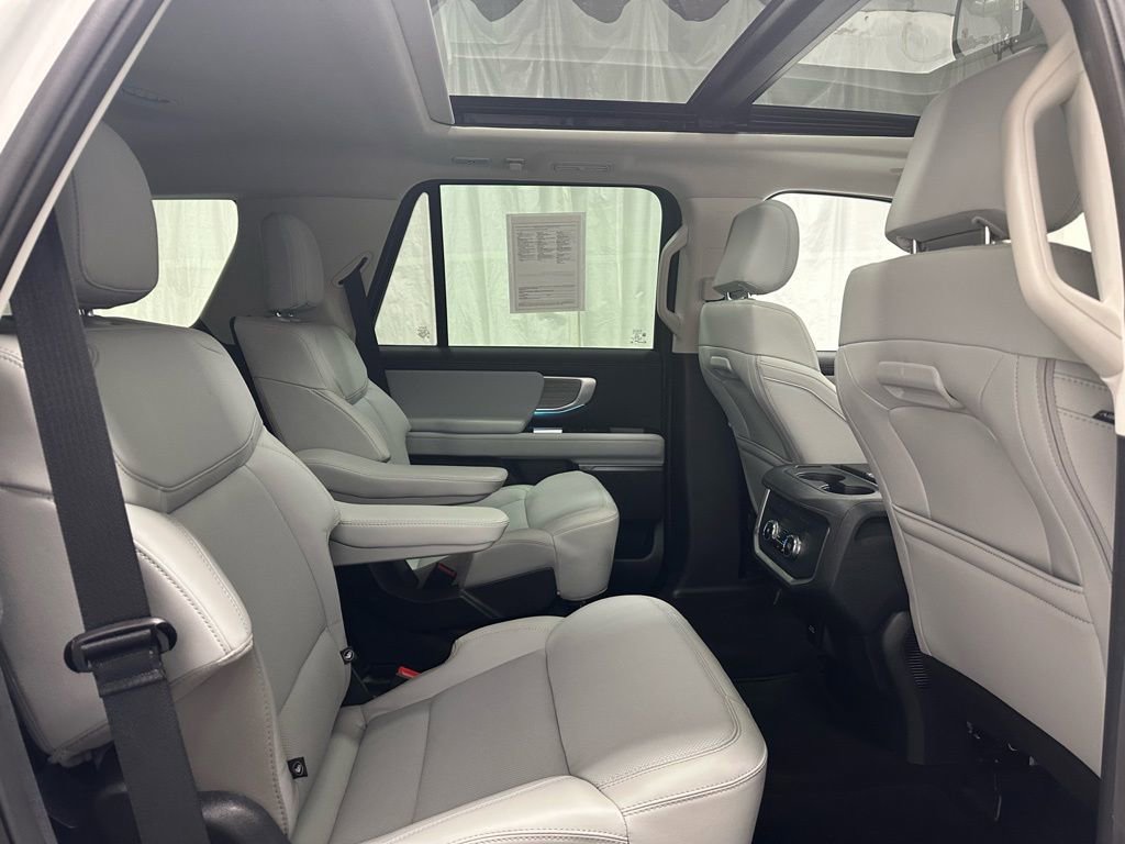 Used 2025 Ford Expedition Platinum image 50