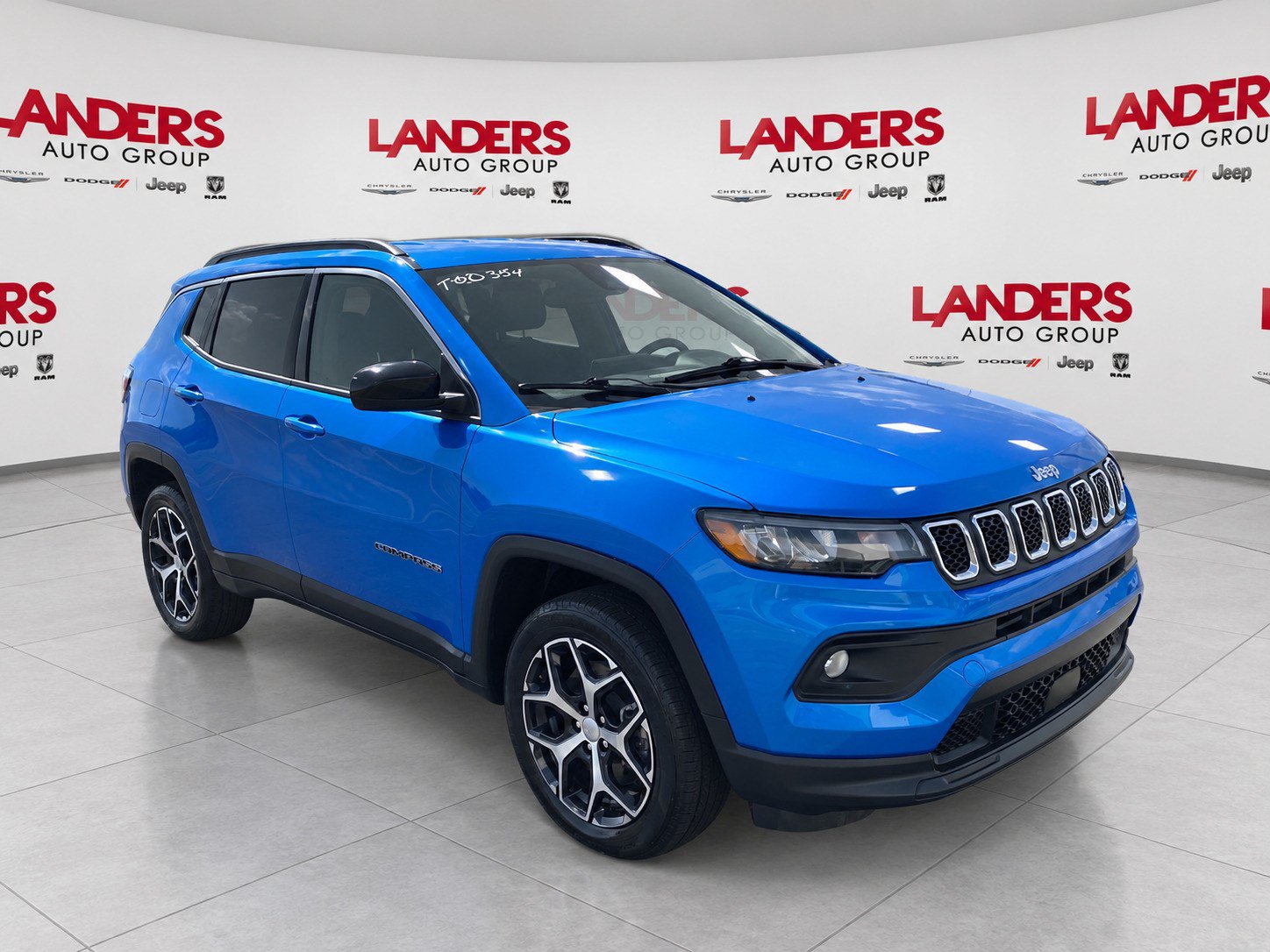 Used 2024 Jeep Compass Latitude AWD/4WD image 3