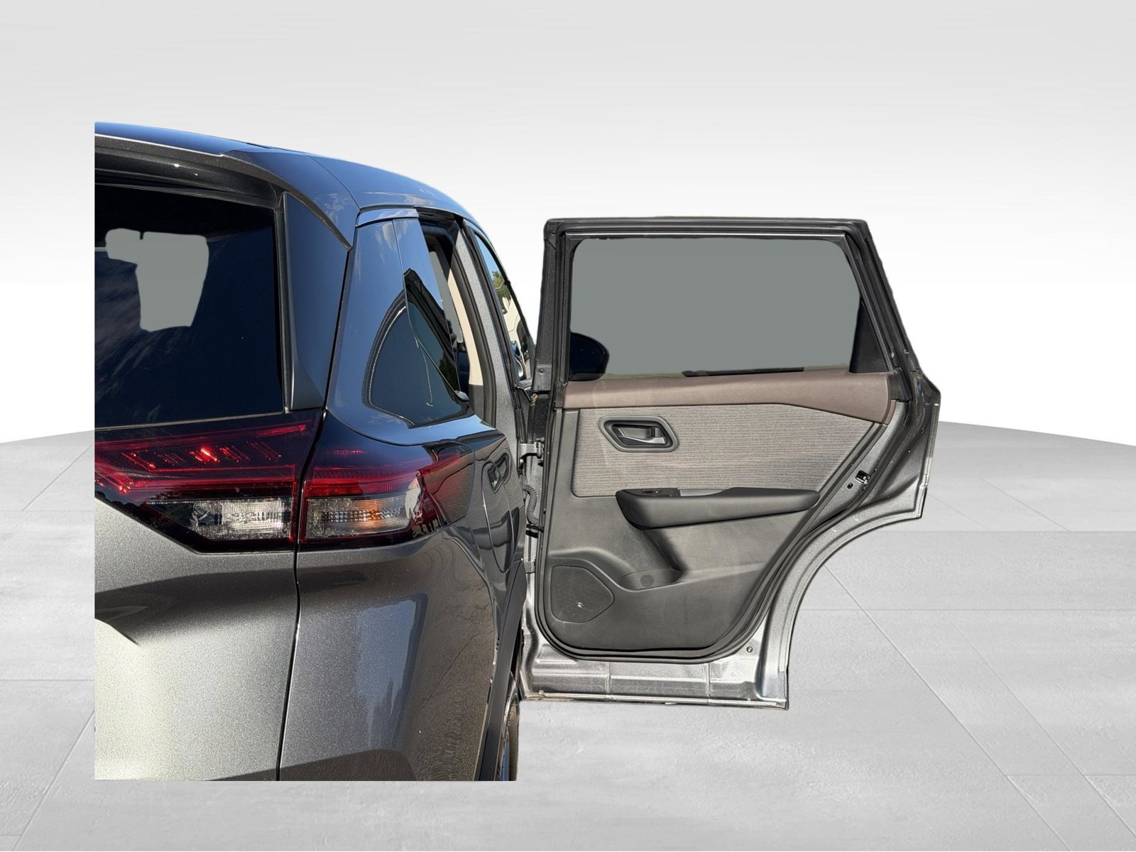 Used 2023 Nissan Rogue S AWD/4WD image 34