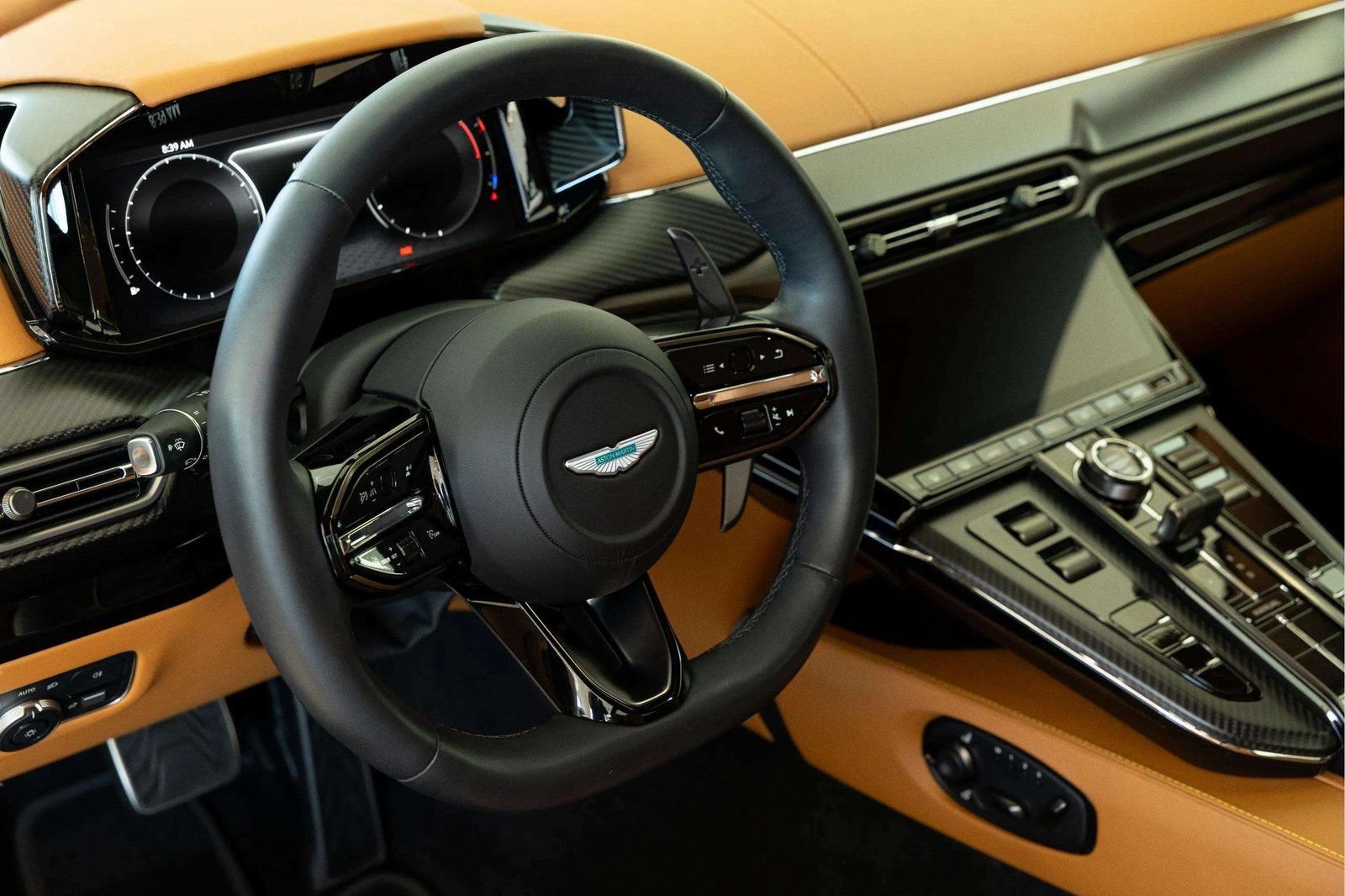 Used 2025 Aston Martin V8 Vantage Coupe RWD image 28