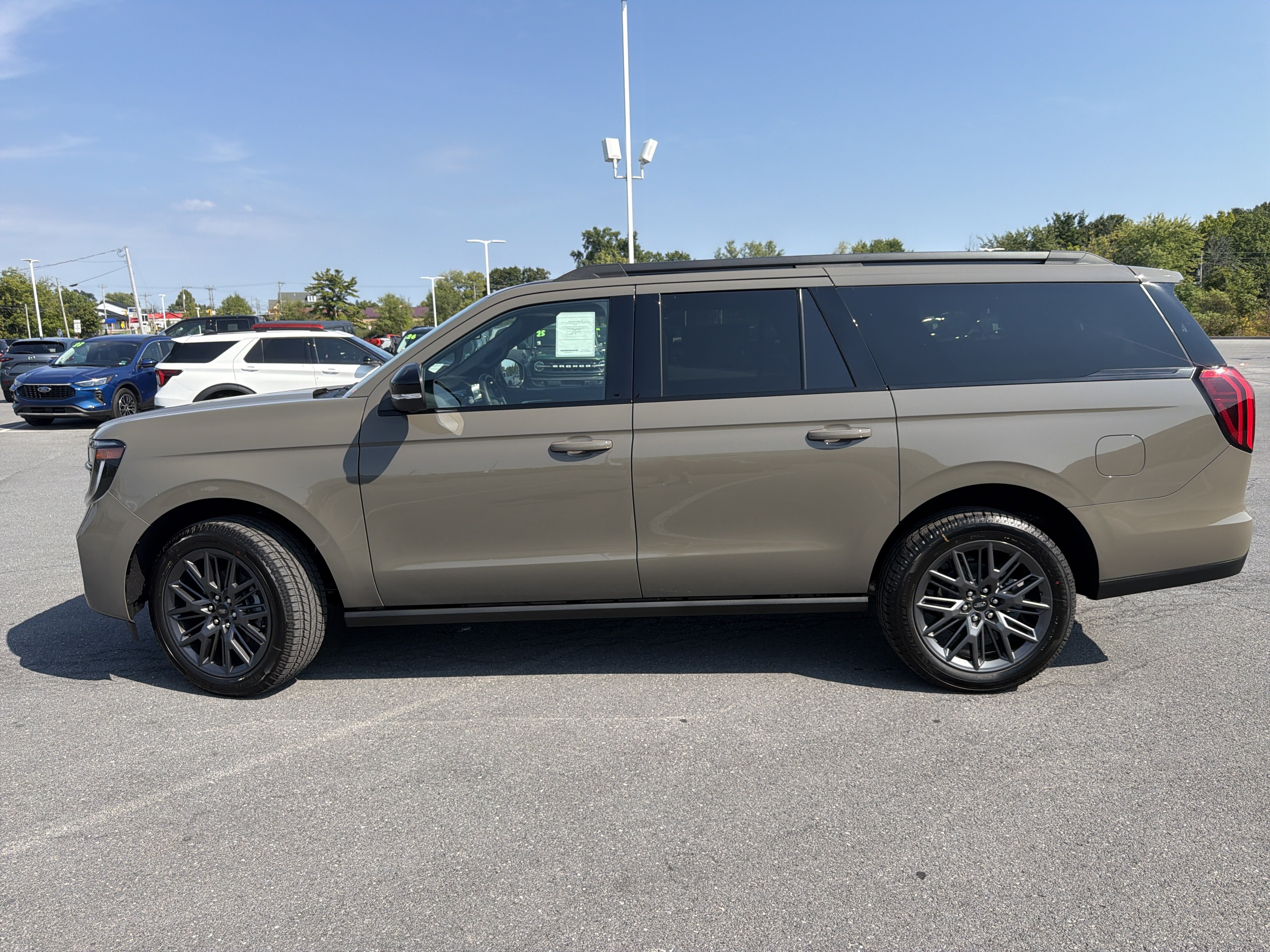 New 2027 Ford Expedition Max Platinum w/ Stealth Appearance Package AWD/4WD image 7