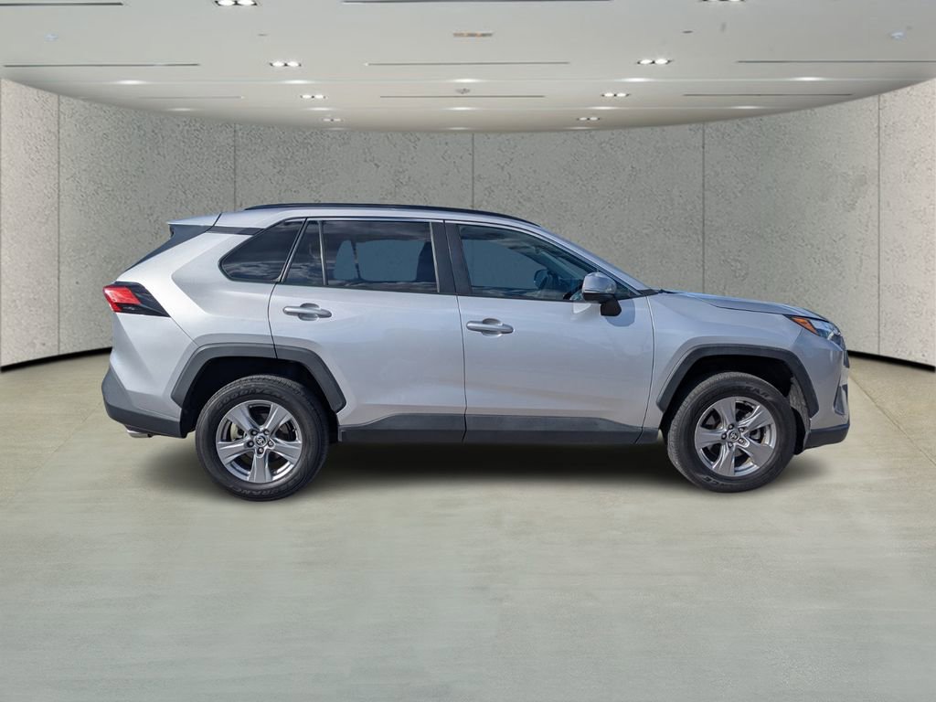 Used 2022 Toyota RAV4 XLE w/ Convenience Package image 2