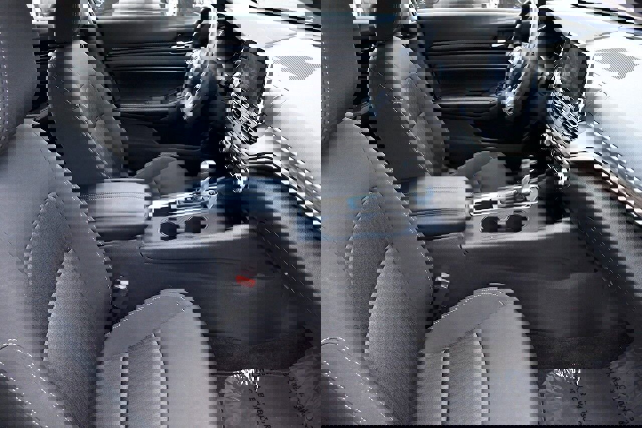 Used 2025 Nissan Altima 2.5 SV image 15