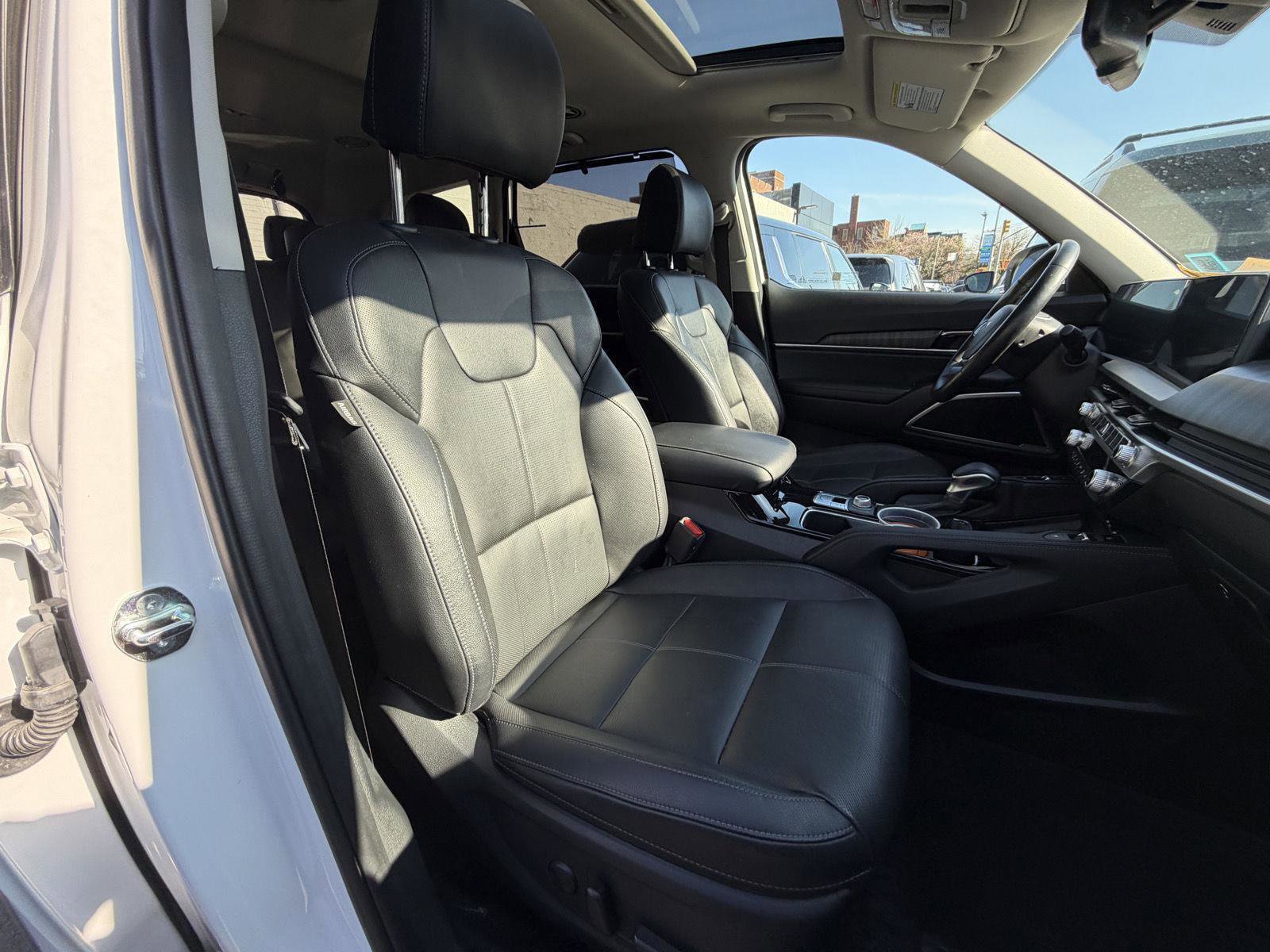 Used 2024 Kia Telluride EX image 23