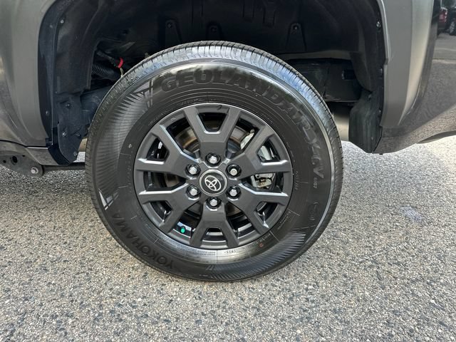 Certified 2025 Toyota 4Runner SR5 AWD/4WD image 18