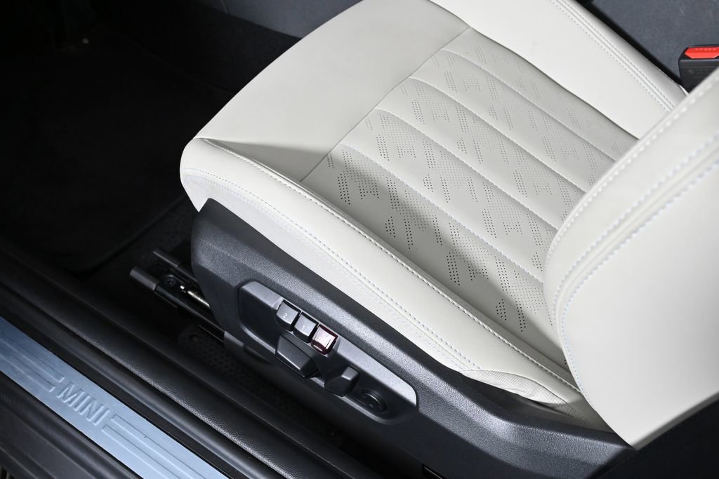 Certified 2025 MINI Cooper 2-Door Hardtop image 27