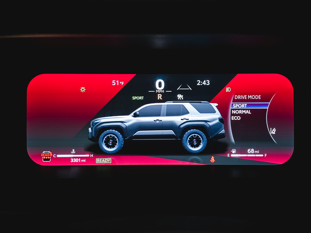 Used 2025 Toyota 4Runner Trailhunter AWD/4WD image 24