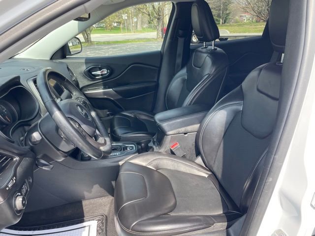 Used 2019 Jeep Cherokee Latitude Plus w/ Comfort/Convenience Group image 12