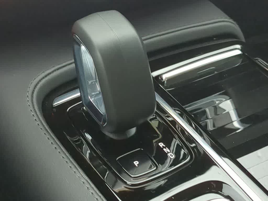 Certified 2025 Volvo S60 T8 Plus AWD/4WD image 30