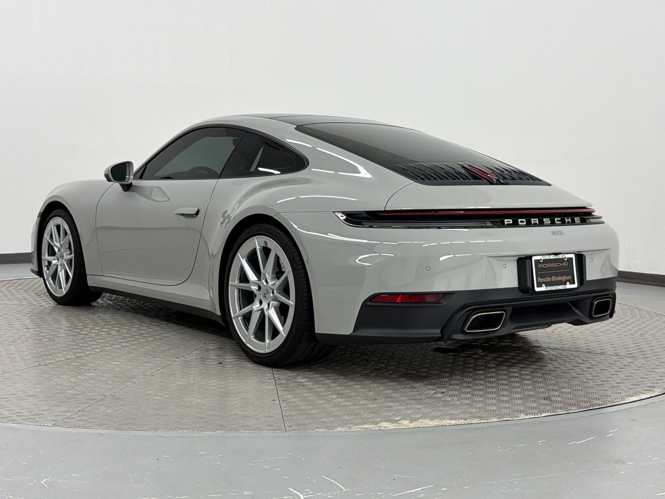 Certified 2025 Porsche 911 Carrera RWD image 3