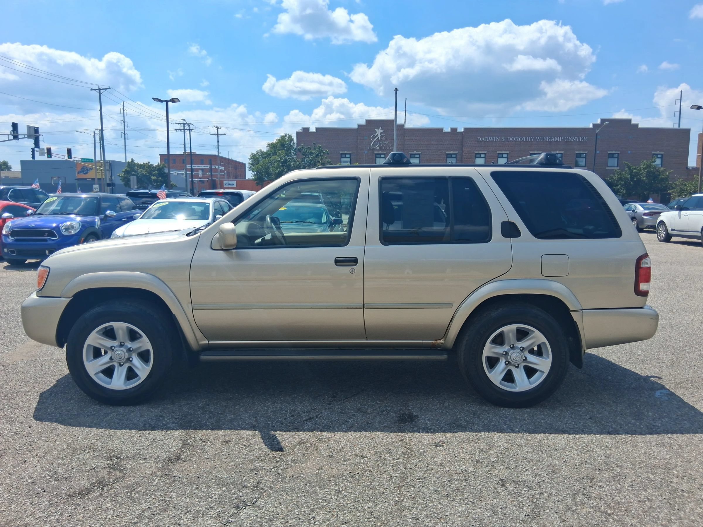Used 2002 Nissan Pathfinder LE AWD/4WD image 3