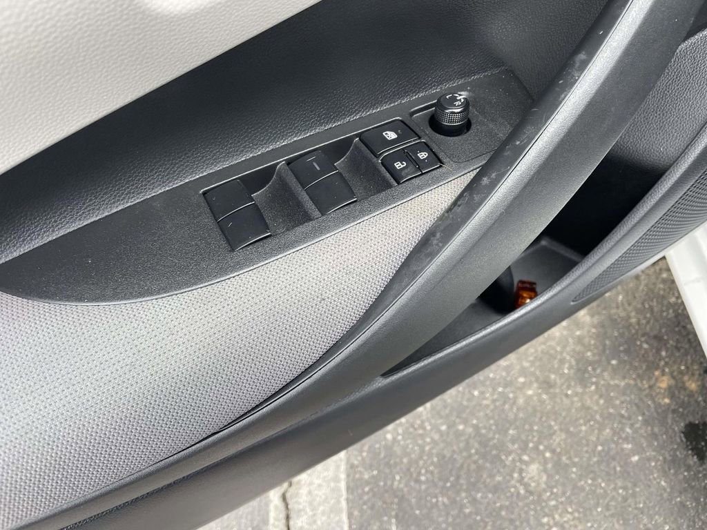 Used 2025 Toyota Corolla LE image 27