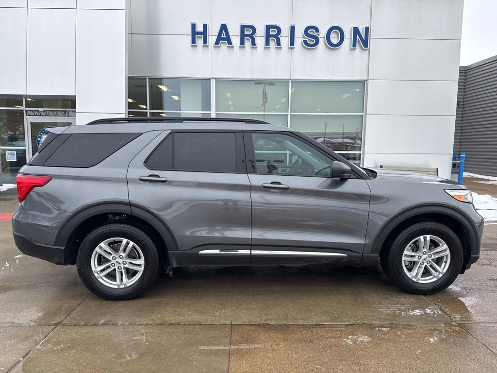 Used 2023 Ford Explorer XLT image 4