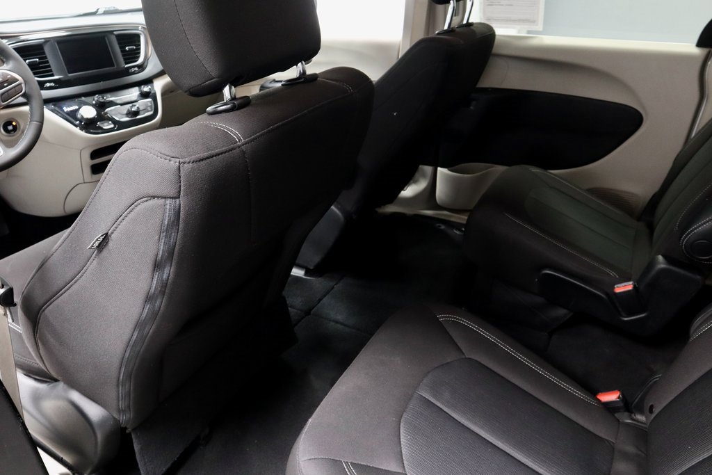 Used 2023 Chrysler Voyager LX image 23