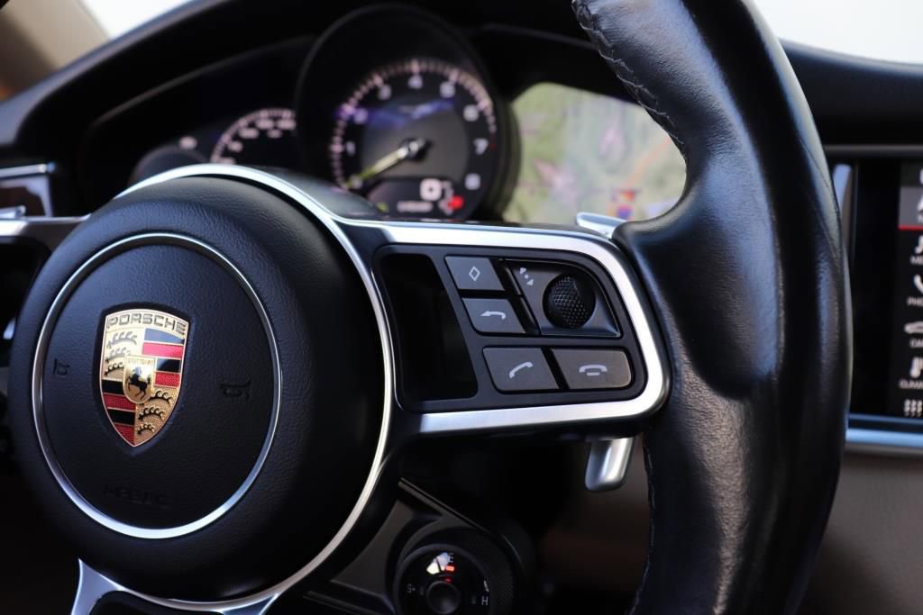 Used 2018 Porsche Panamera 4 image 40