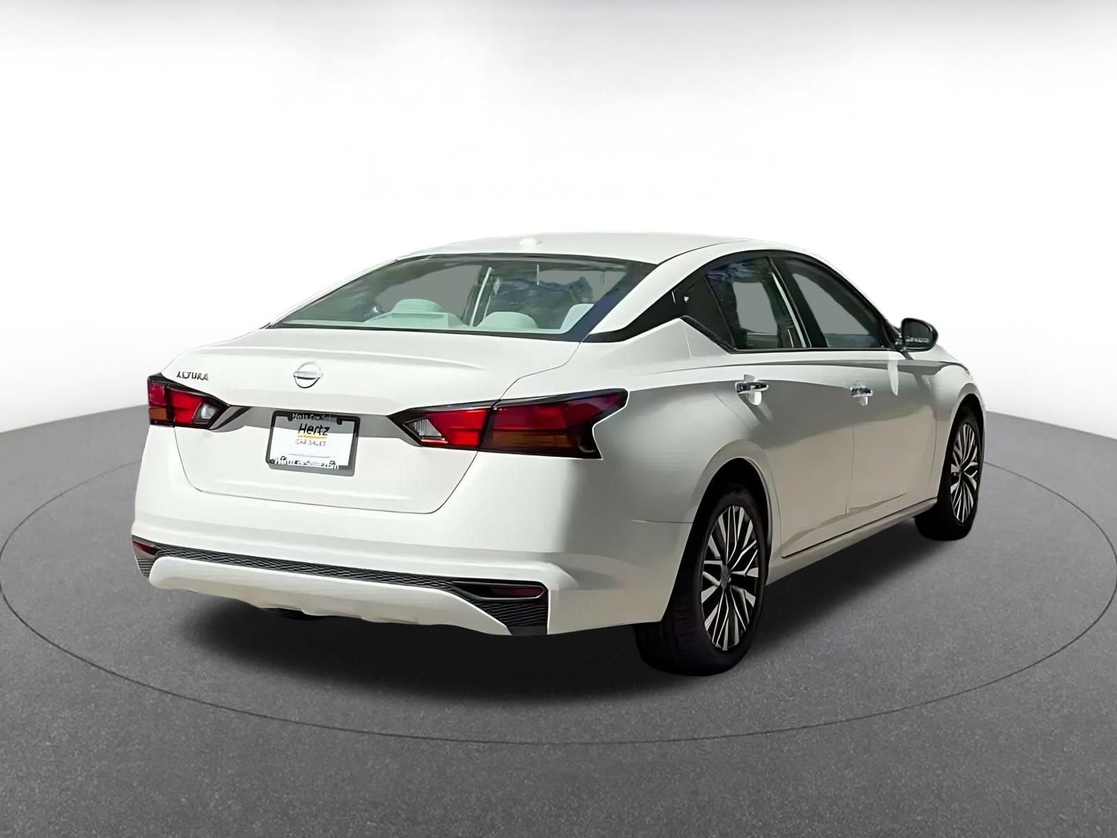 Used 2025 Nissan Altima 2.5 SV FWD image 11