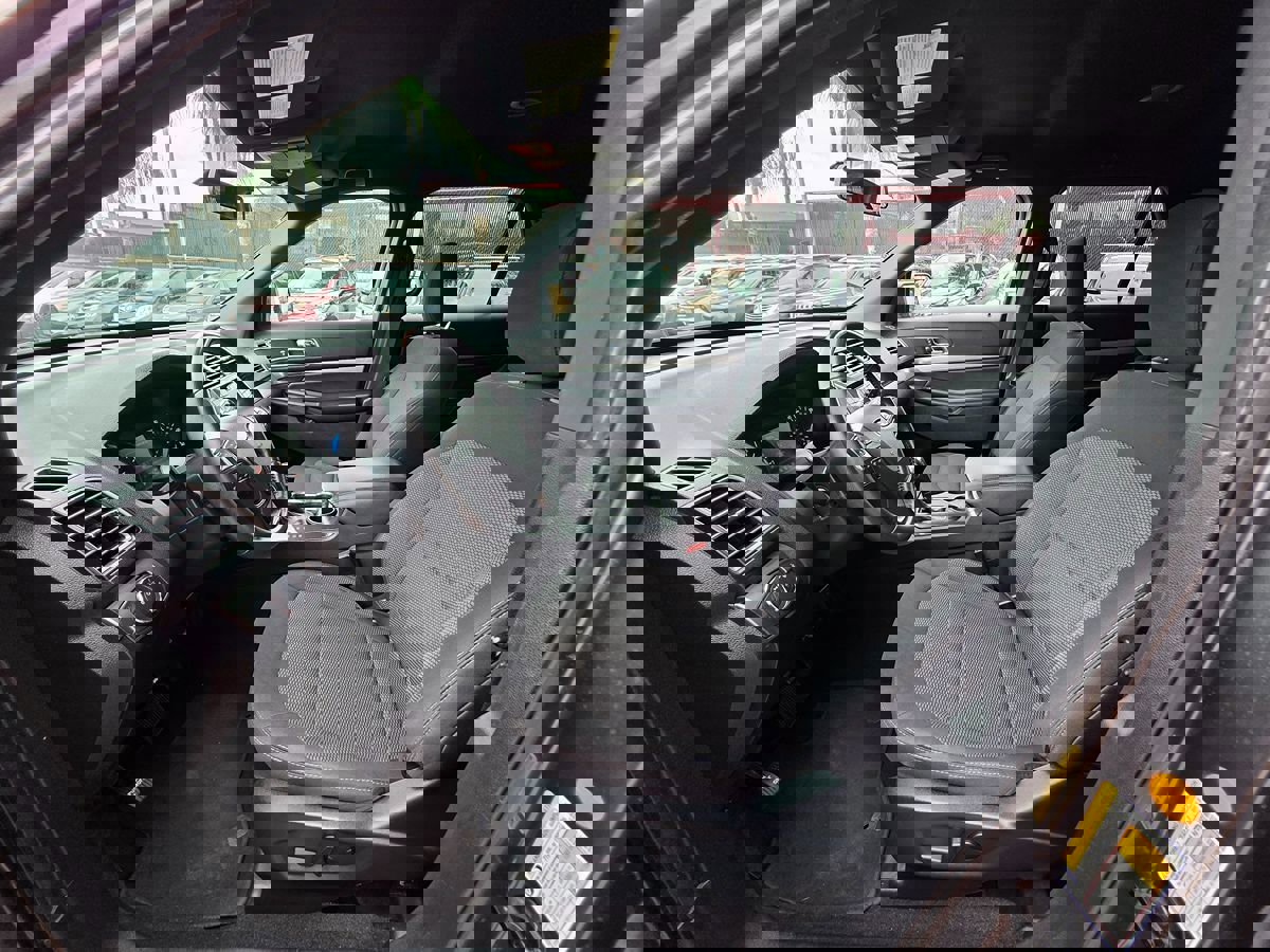 Used 2019 Ford Explorer XLT image 25