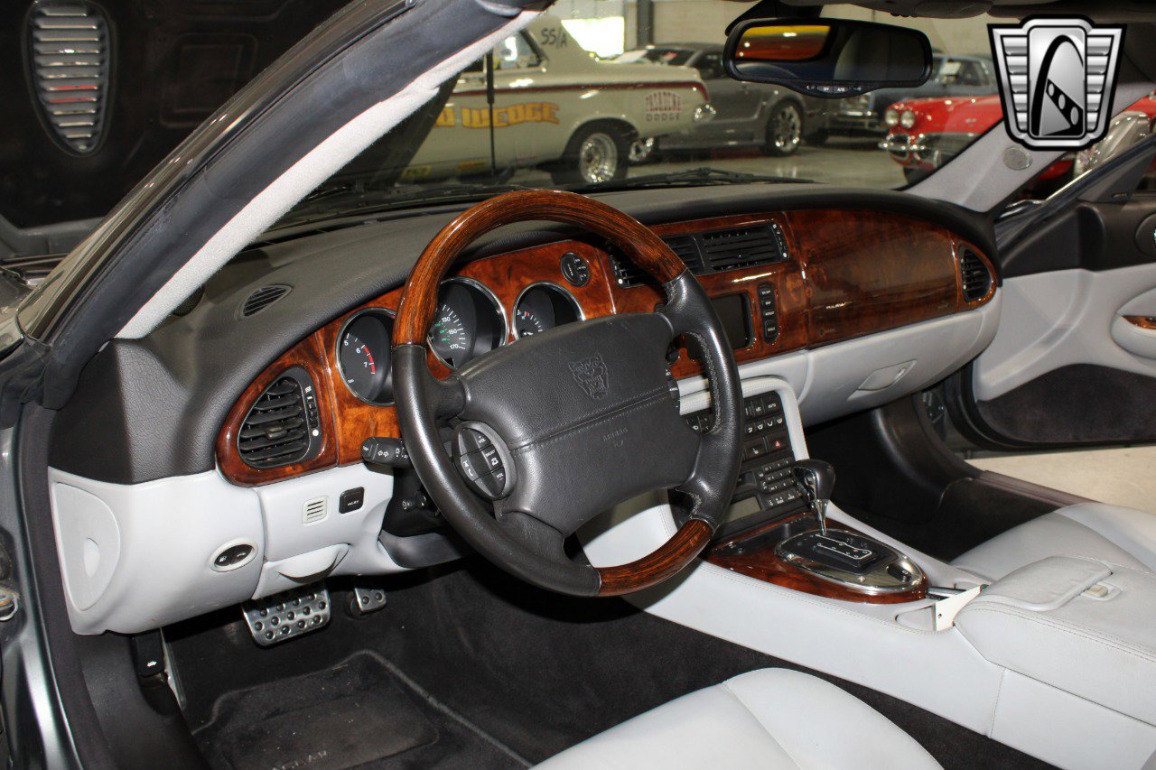Used 2004 Jaguar XK8 Convertible image 23