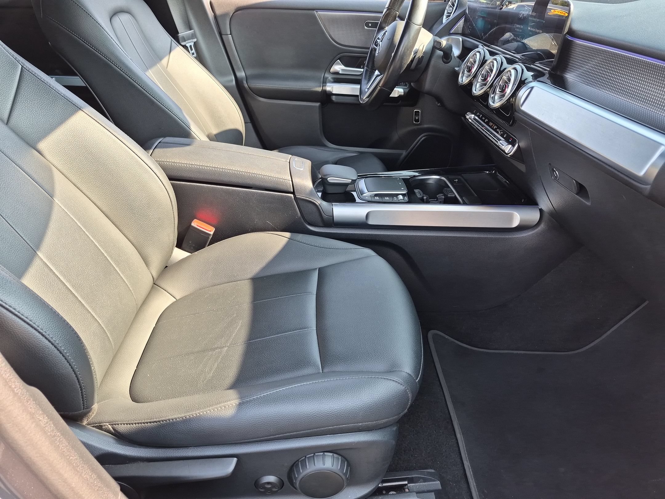 Used 2022 Mercedes-Benz EQB 350 4MATIC image 36