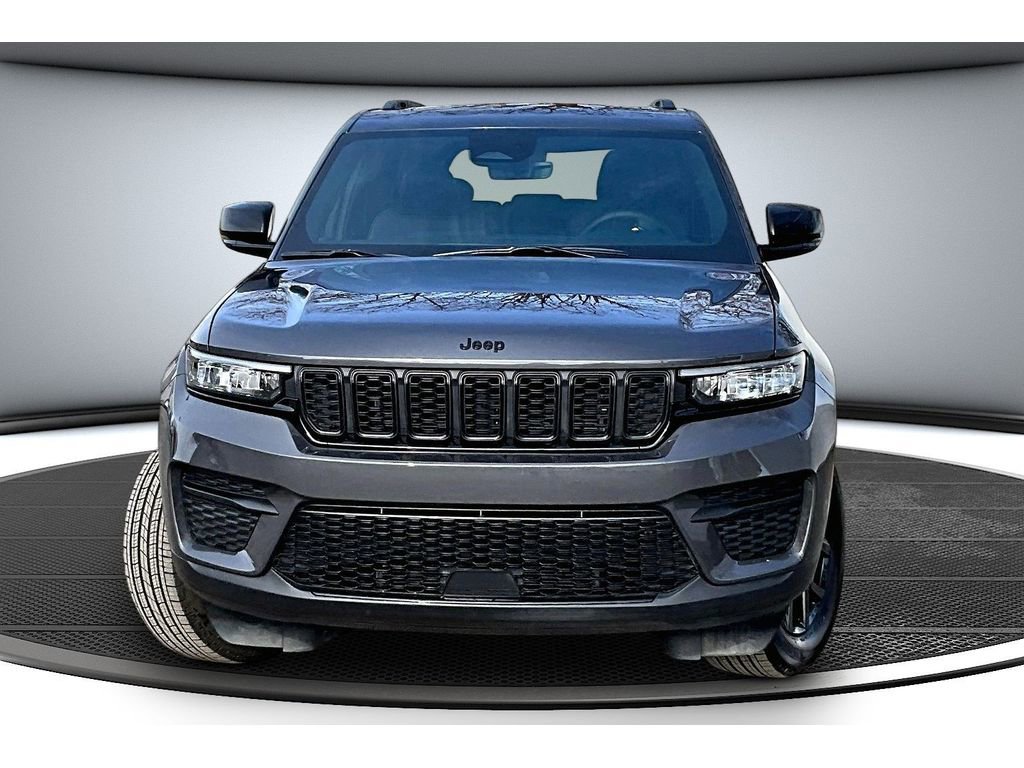 Certified 2025 Jeep Grand Cherokee Altitude image 4