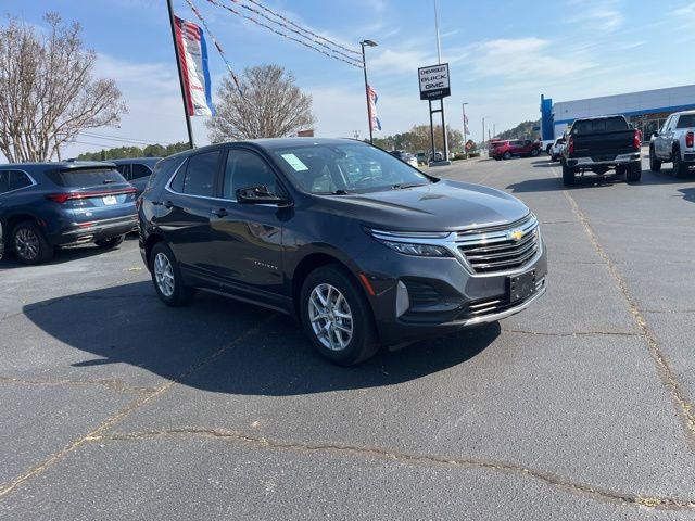 Used 2023 Chevrolet Equinox LT AWD/4WD image 2