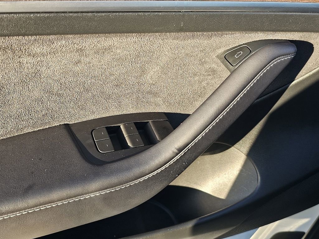 Used 2023 Tesla Model 3 Standard Range image 27