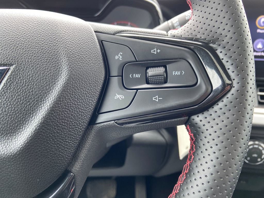 Used 2024 Chevrolet Trax RS w/ Sunroof Package image 23