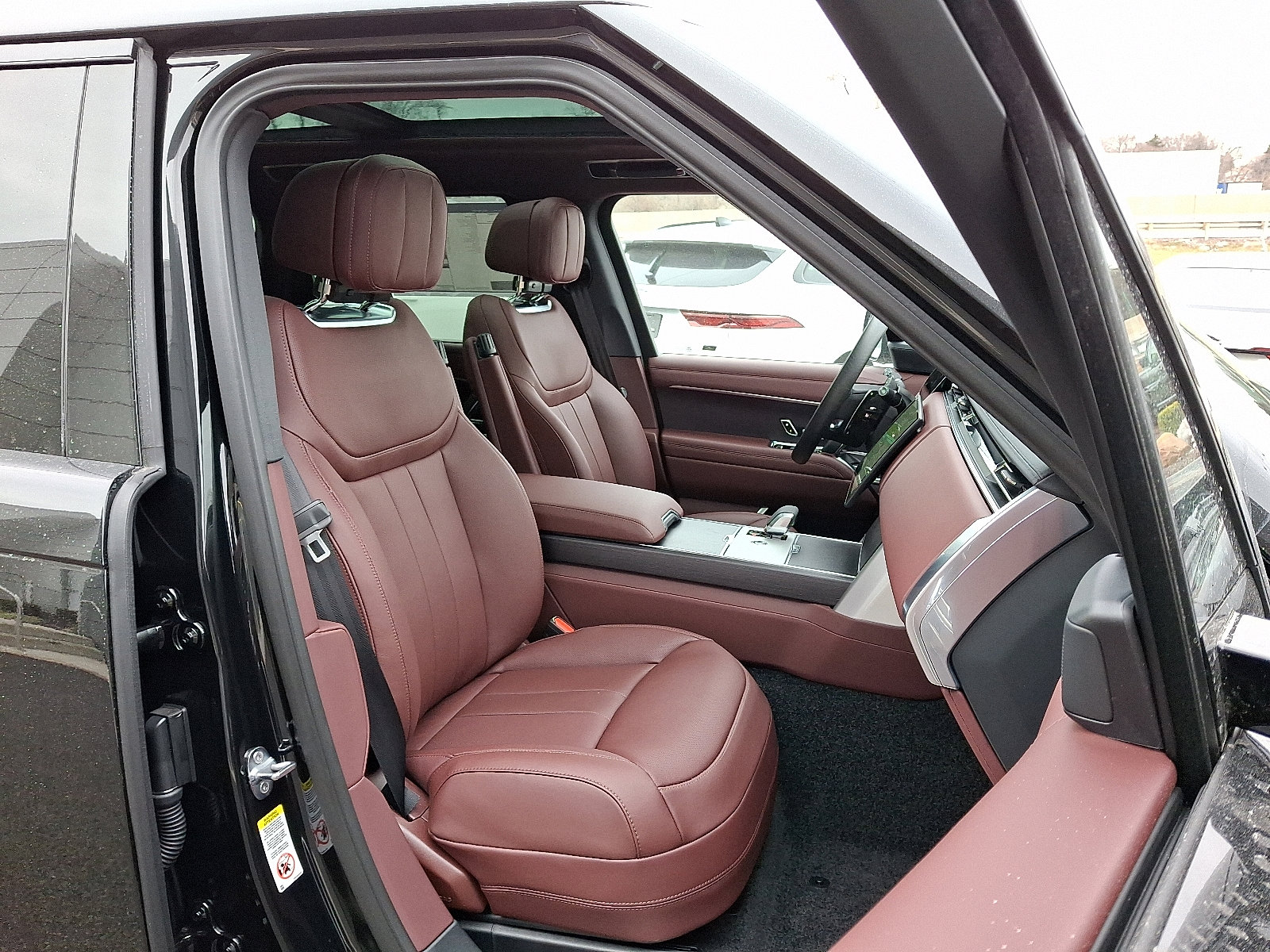 New 2026 Land Rover Range Rover SE image 3