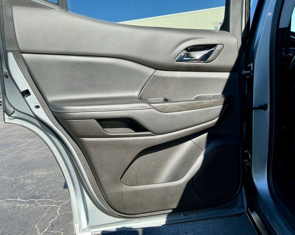 Used 2023 GMC Acadia SLT w/ Technology Package image 27