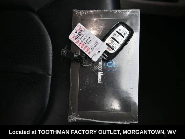 Used 2023 Chrysler Pacifica Touring-L image 12