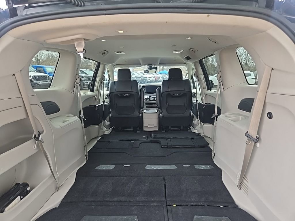 Used 2024 Chrysler Pacifica Touring-L image 98