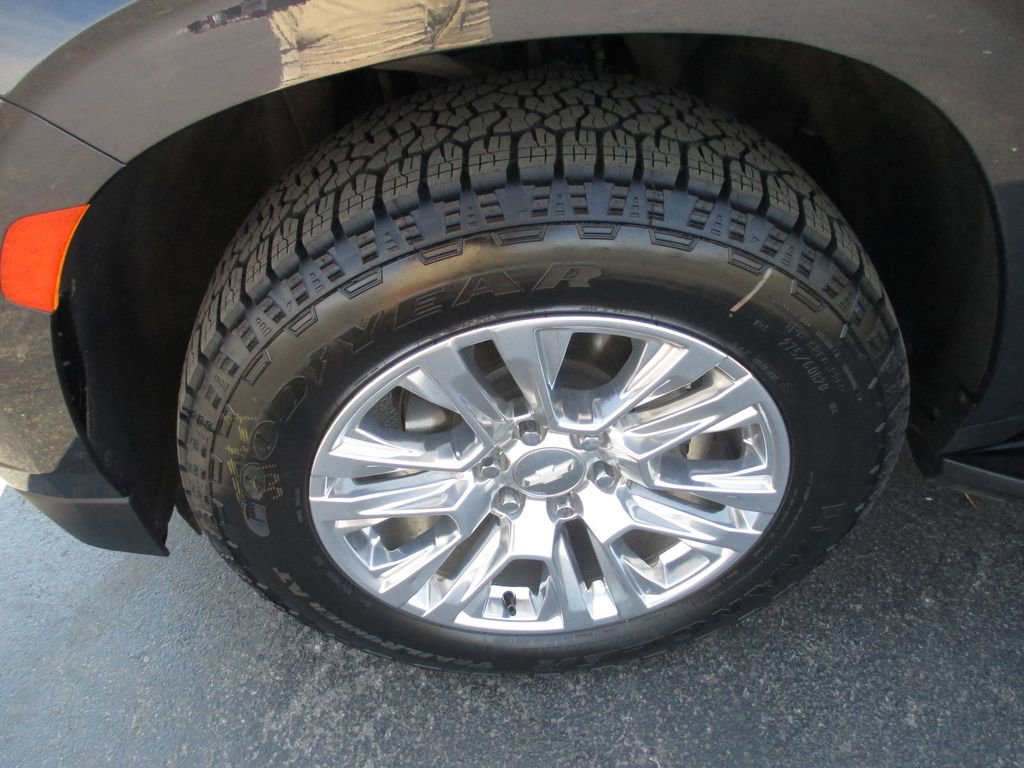 Used 2022 Chevrolet Tahoe LT w/ Luxury Package image 14