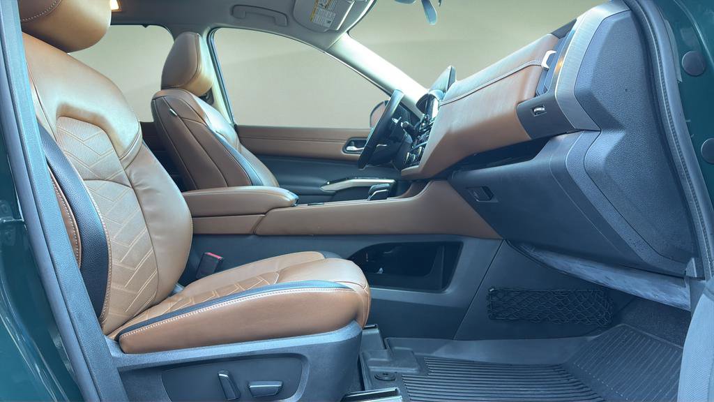 Certified 2022 Nissan Pathfinder Platinum w/ Lighting Package (N93) image 11